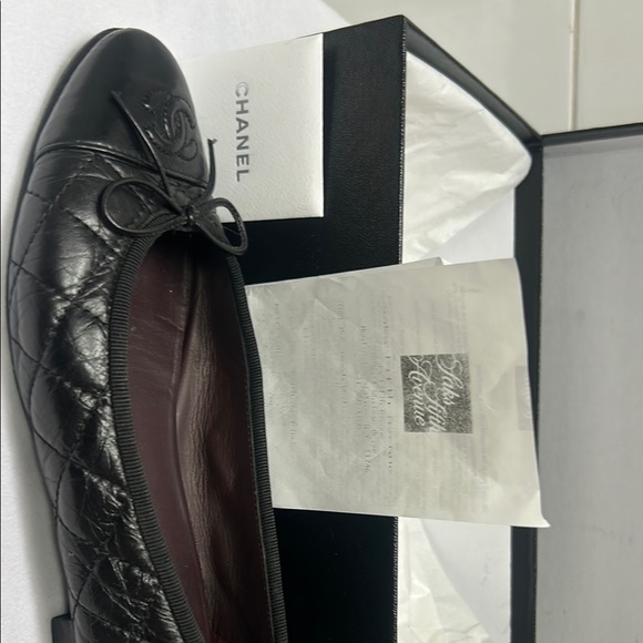 CHANEL Black Flats with Bow Accent - Picture 5 of 7